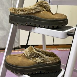 Skechers Womens Fortress Clog Chunky Slipper Slip On Brown with Faux Fur Size 10